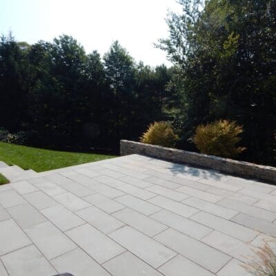 Res.Patio and embedded staircase in lawn